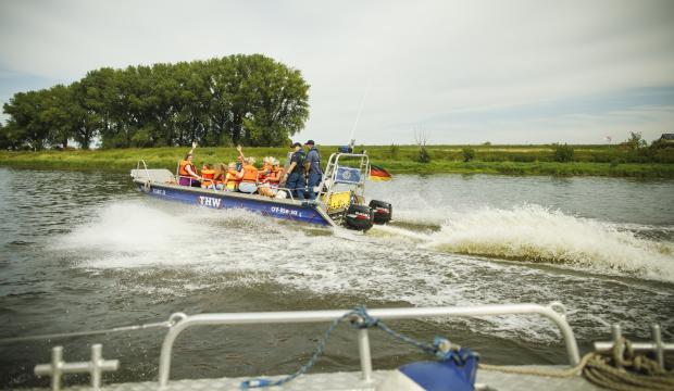 Motorbootfahrt auf der Elbe